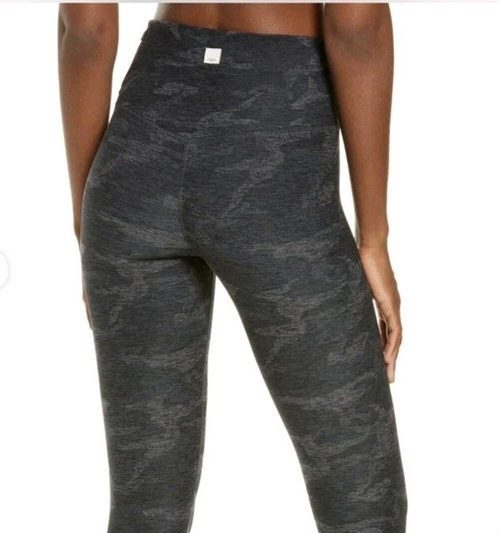 Vuori Women's Clean Elevation Leggings Size M Gray Camo High Rise VW444